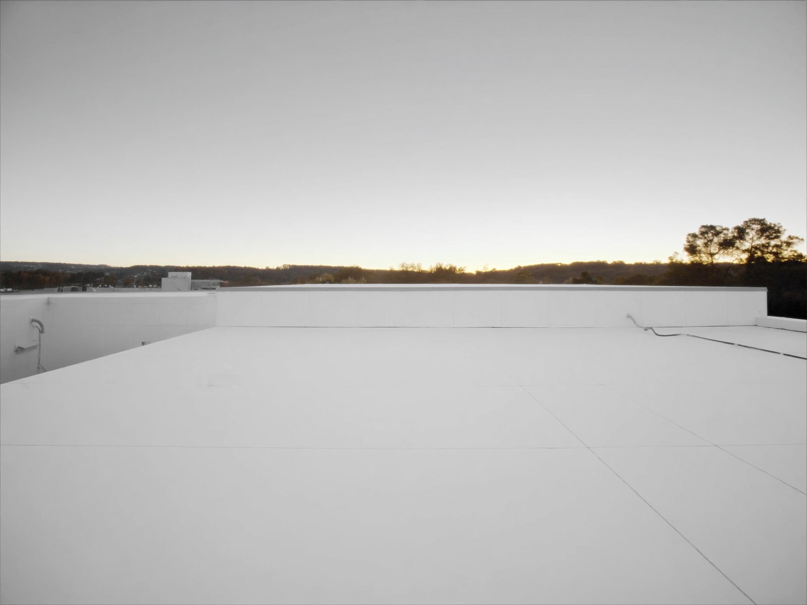 Commercial flat roof with TPO membrane